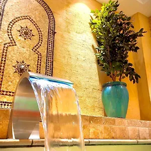 https://le-clos-des-anges-bagnols.hotels-rhonealpes.com